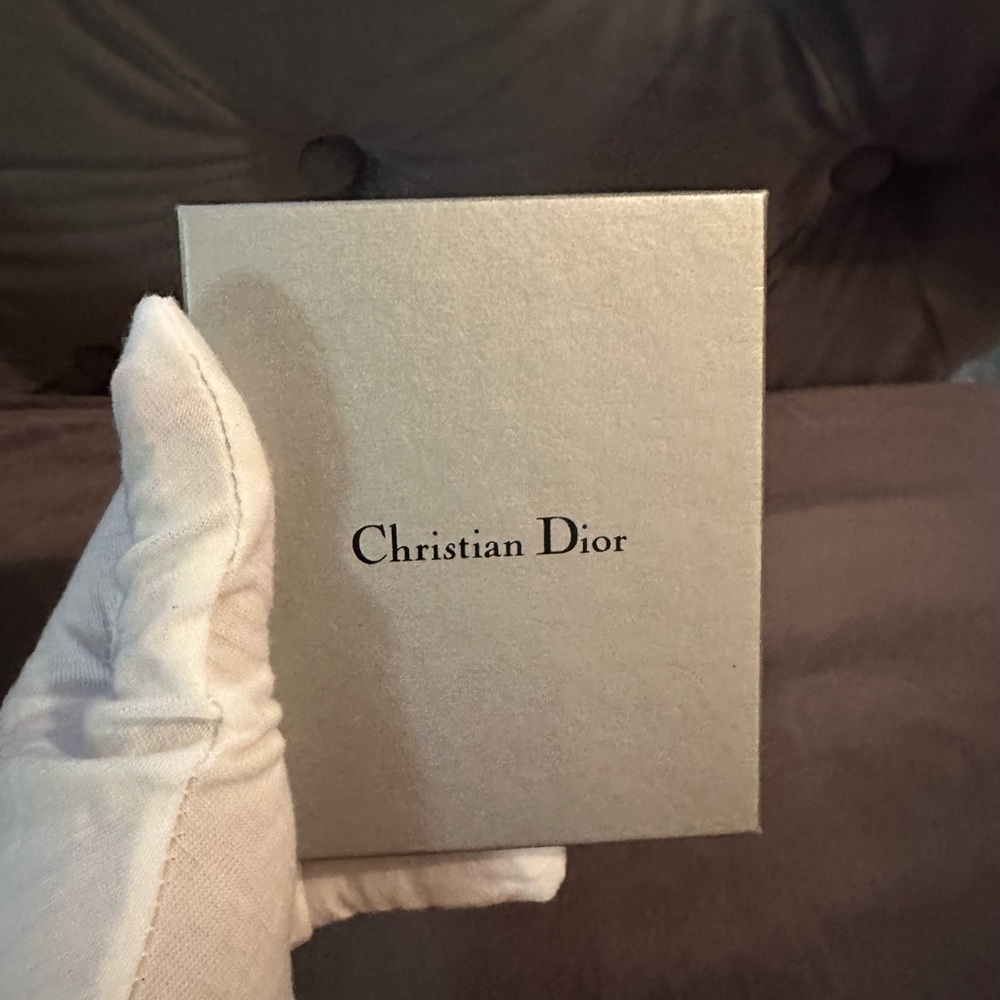 🔥EUC Christian Dior floral bracelet approximately 8” no￼stones missing +box🔥 - Picture 8 of 11